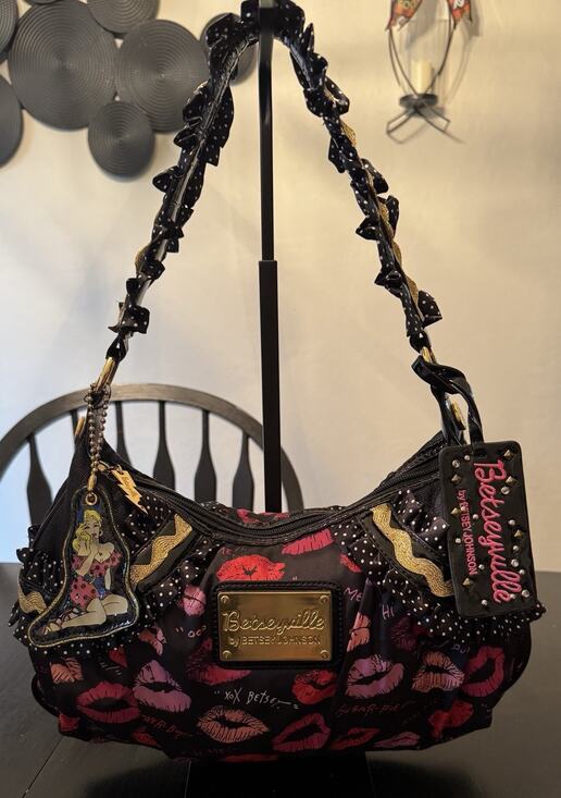 Betsey Johnson Handbags - Vintage Y2K Betsyville By Betsey Johnson Hot Lips Hobo Shoulder Bag